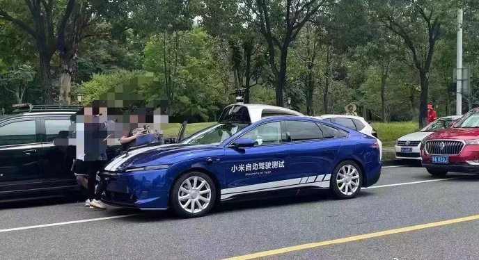 Тестовый самоуправляемый автомобиль Xiaomi был замечен с лидарным датчиком на крыше